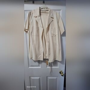 Ladies SILK SOFT Relaxed Cream Short-Sleeve Button-Front . 32 Inch Inseam